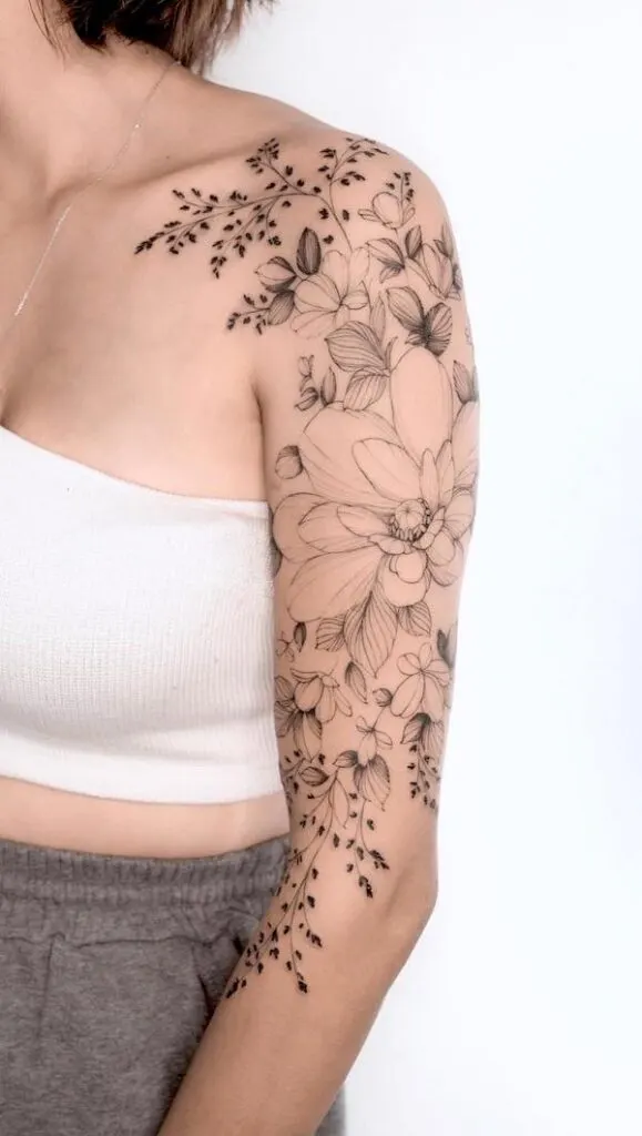 75 superbes tatouages de bras pour femmes avec signification 30 Stunning floral sleeve by @abktattoo