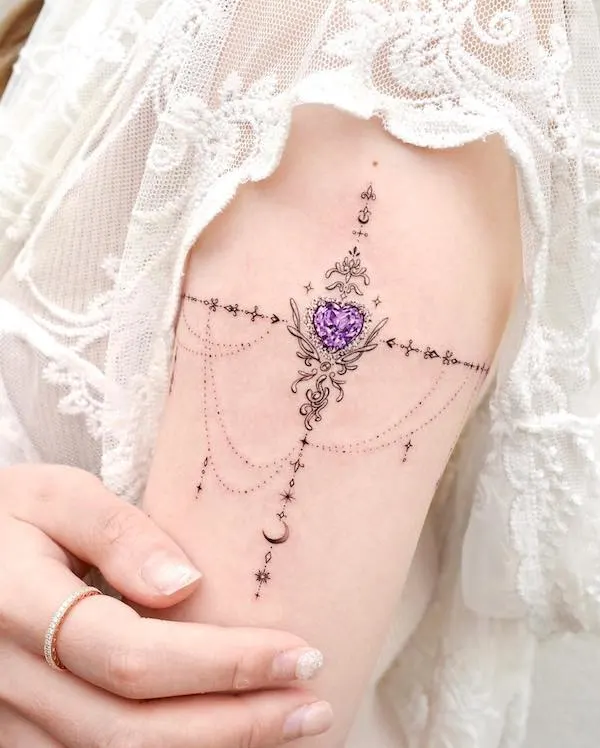 75 superbes tatouages de bras pour femmes avec signification 31 Gemstone pendant sleeve armband tattoo by @tattooist_solar