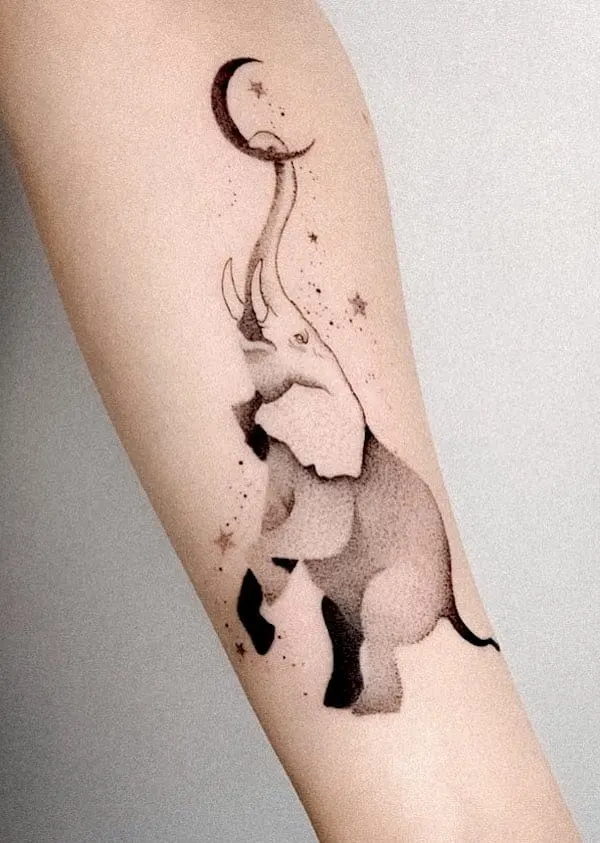 75 superbes tatouages de bras pour femmes avec signification 44 Whimsical elephant arm tattoo for women by @miki_tatuuje
