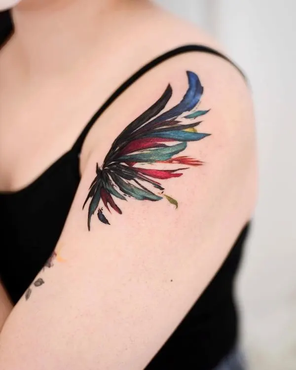 75 superbes tatouages de bras pour femmes avec signification 52 Wing tattoo on the upper arm by @9room_tattoo