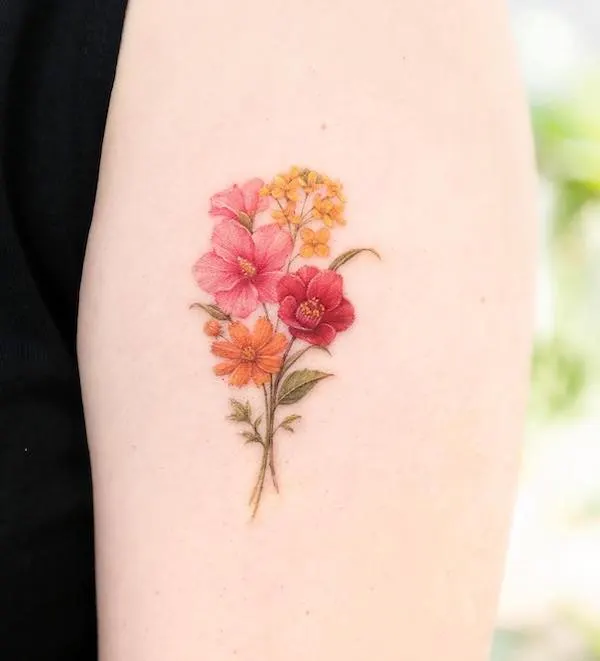 Beautiful bouquet upper arm tattoo by @palette.tt
