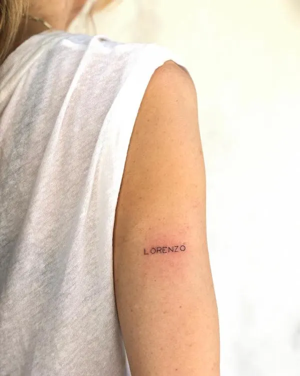 75 superbes tatouages de bras pour femmes avec signification 65 Name tattoo on the back of the arm by @xinattt