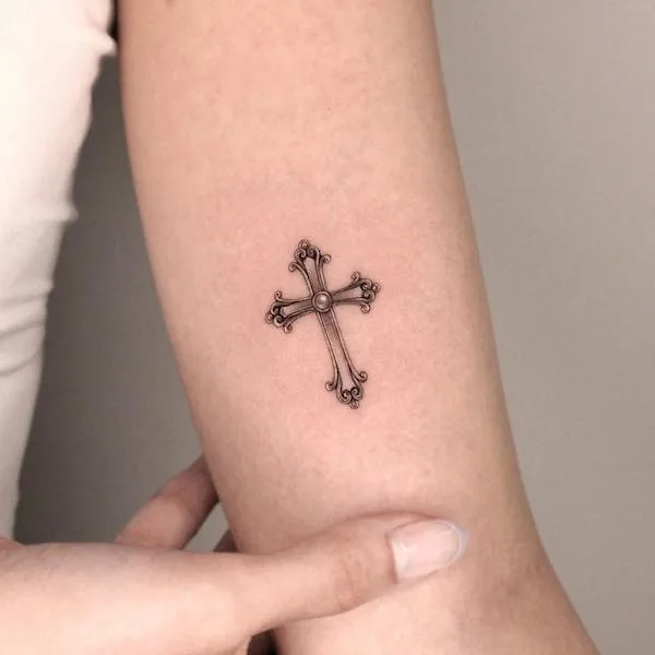 75 superbes tatouages de bras pour femmes avec signification 70 Tiny cross inner arm tattoo by @tattooist_eheon