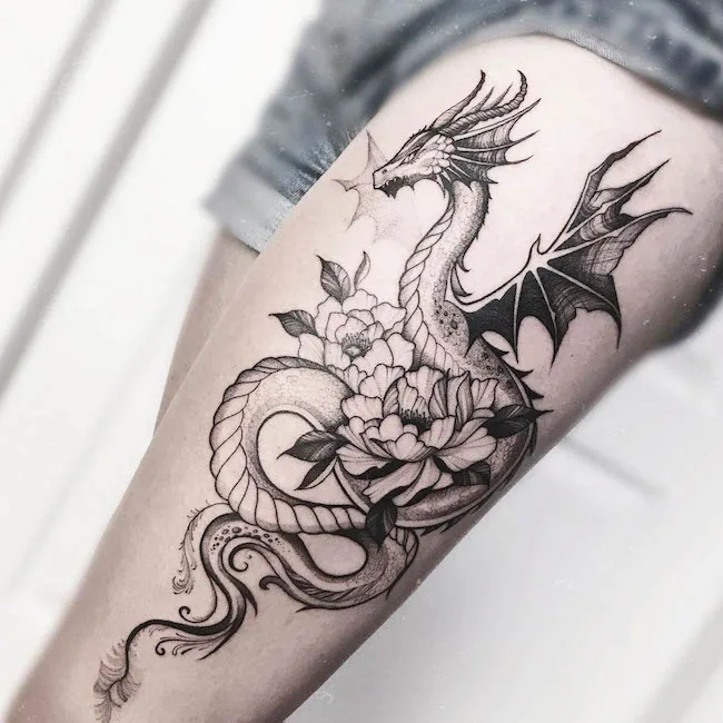 45 tatouages élégants de dragon pour femmes avec signification