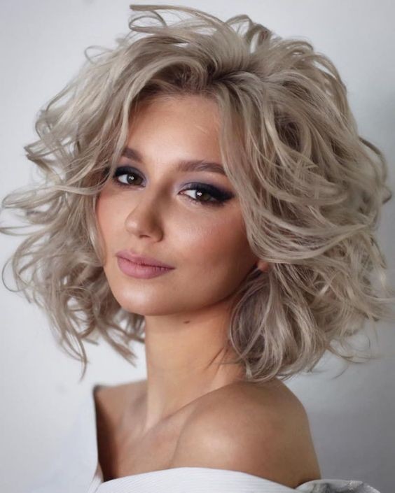 Les 39 plus belles coupes et coiffures pour cheveux mi-longs 15