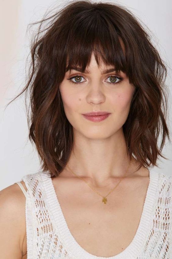 Les 39 plus belles coupes et coiffures pour cheveux mi-longs 19