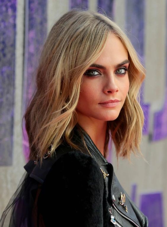 Les 39 plus belles coupes et coiffures pour cheveux mi-longs 25