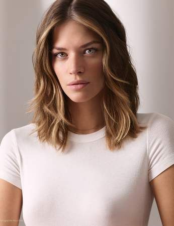 Les 39 plus belles coupes et coiffures pour cheveux mi-longs 28