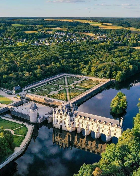 Les 6 châteaux les plus féeriques pour un mariage de rêve 4