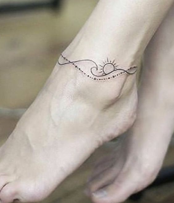 21 idées de tatouages cheville bracelet pour femme 9