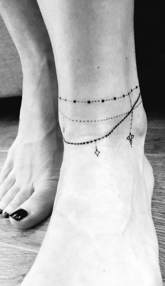 21 idées de tatouages cheville bracelet pour femme 10