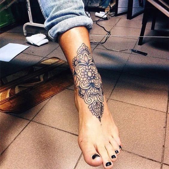 21 Tatouages mandala pour embellir nos jolies chevilles de femmes 11 21 Tatouages mandala pour embellir nos jolies chevilles de femmes 11