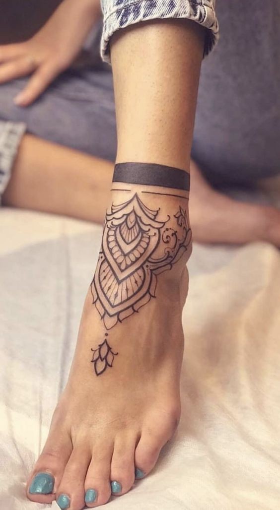 21 Tatouages mandala pour embellir nos jolies chevilles de femmes 12 21 Tatouages mandala pour embellir nos jolies chevilles de femmes 12