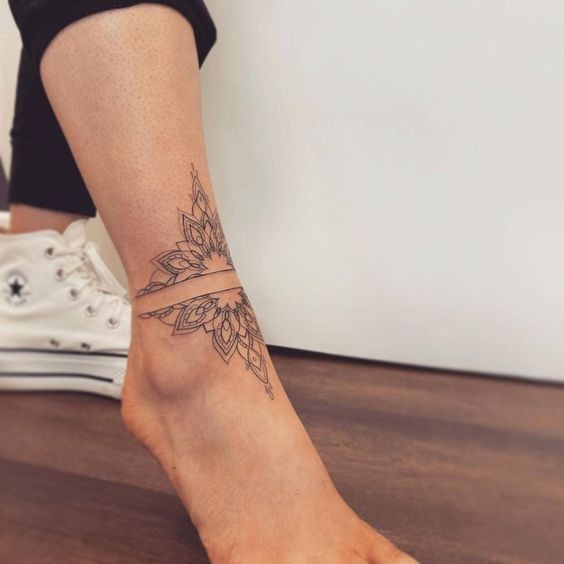 21 Tatouages mandala pour embellir nos jolies chevilles de femmes 14 21 Tatouages mandala pour embellir nos jolies chevilles de femmes 14