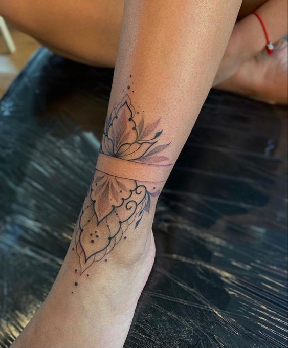 21 Tatouages mandala pour embellir nos jolies chevilles de femmes 15 21 Tatouages mandala pour embellir nos jolies chevilles de femmes 15