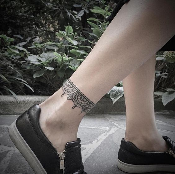 21 Tatouages mandala pour embellir nos jolies chevilles de femmes 7 21 Tatouages mandala pour embellir nos jolies chevilles de femmes 7