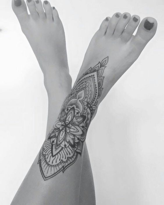 21 Tatouages mandala pour embellir nos jolies chevilles de femmes 8 21 Tatouages mandala pour embellir nos jolies chevilles de femmes 8