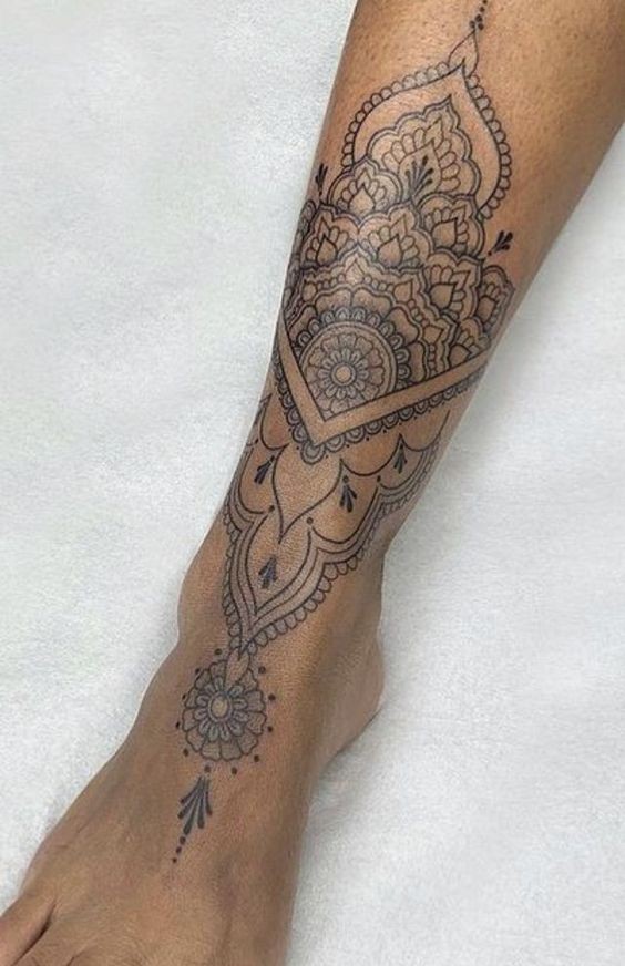 21 Tatouages mandala pour embellir nos jolies chevilles de femmes 9