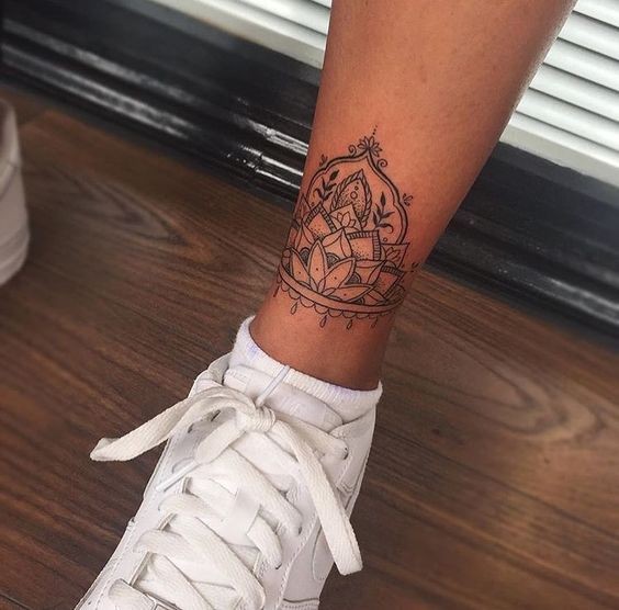 21 Tatouages mandala pour embellir nos jolies chevilles de femmes 10