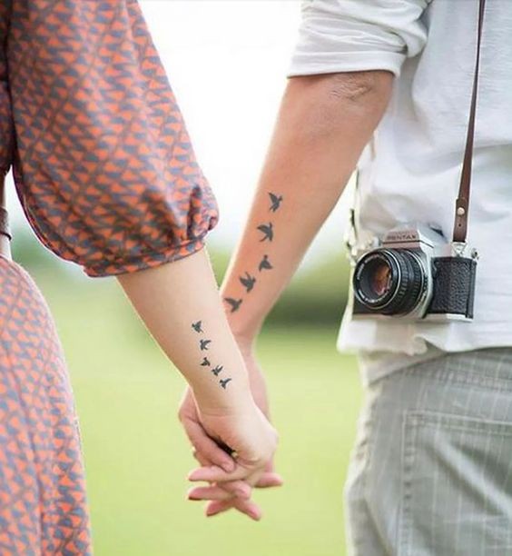 Tatouage couple minimaliste : 25 idées pour trouver le tatouage idéal 13