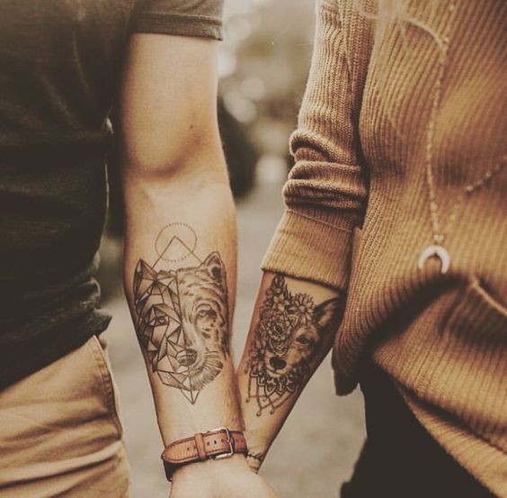 Tatouage couple minimaliste : 25 idées pour trouver le tatouage idéal 16