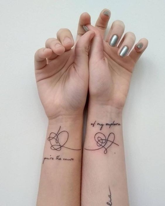 Tatouage couple minimaliste : 25 idées pour trouver le tatouage idéal 17