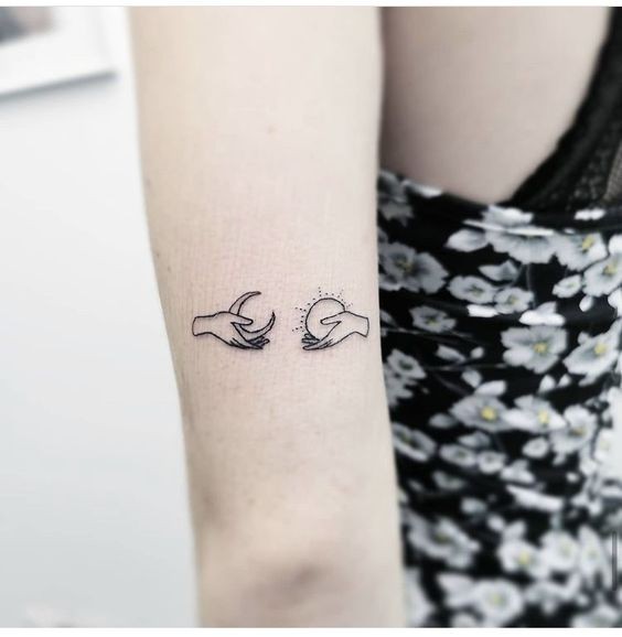 Tatouage couple minimaliste : 25 idées pour trouver le tatouage idéal 4