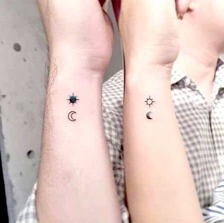 Tatouage couple minimaliste : 25 idées pour trouver le tatouage idéal 1