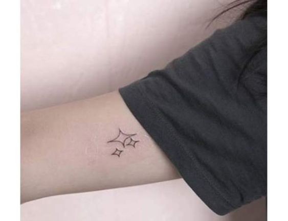 44 top idées de tatouages étoiles + leurs significations 16
