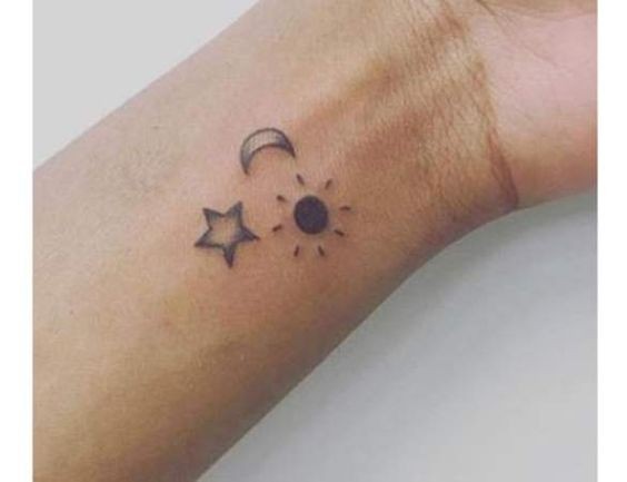 44 top idées de tatouages étoiles + leurs significations 23