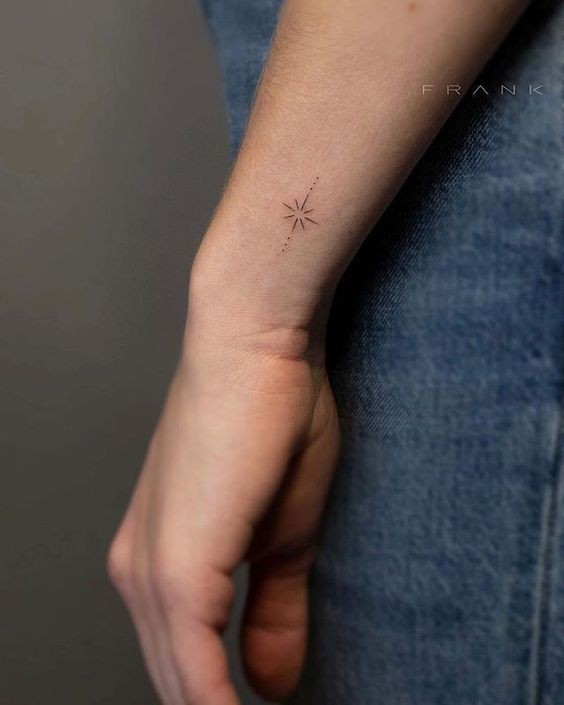 44 top idées de tatouages étoiles + leurs significations 34