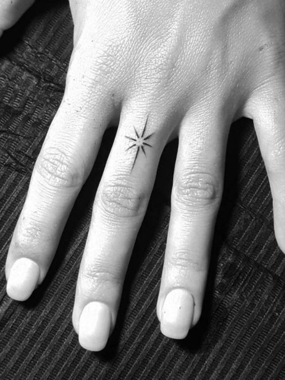 44 top idées de tatouages étoiles + leurs significations 6