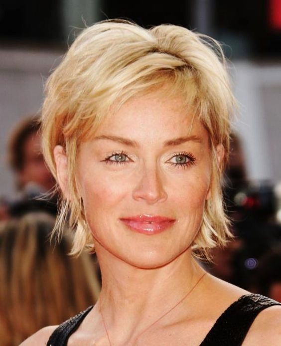 20 Coupes courtes pour femme de 50 ans au visage rond 2 20 Coupes courtes pour femme de 50 ans au visage rond 2
