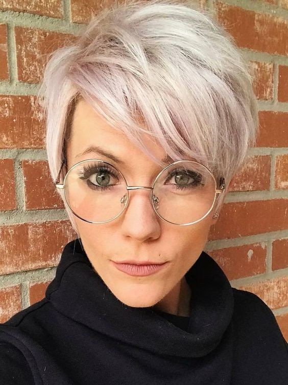 20 Coupes courtes pour femme de 50 ans au visage rond 3 20 Coupes courtes pour femme de 50 ans au visage rond 3