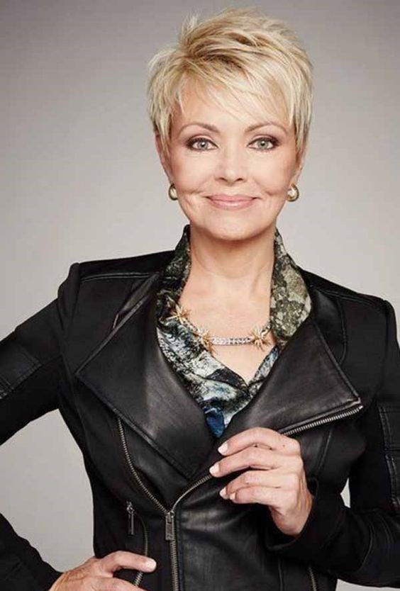 20 Coupes courtes pour femme de 50 ans au visage rond 5 20 Coupes courtes pour femme de 50 ans au visage rond 5