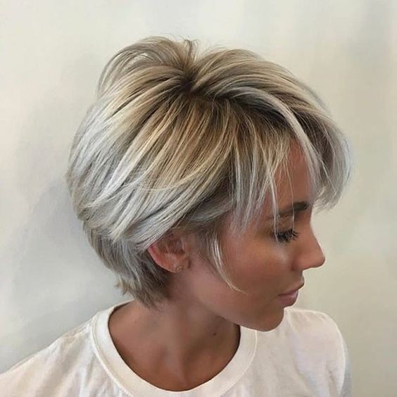 20 Coupes courtes pour femme de 50 ans aux cheveux fins 1 20 Coupes courtes pour femme de 50 ans aux cheveux fins 1