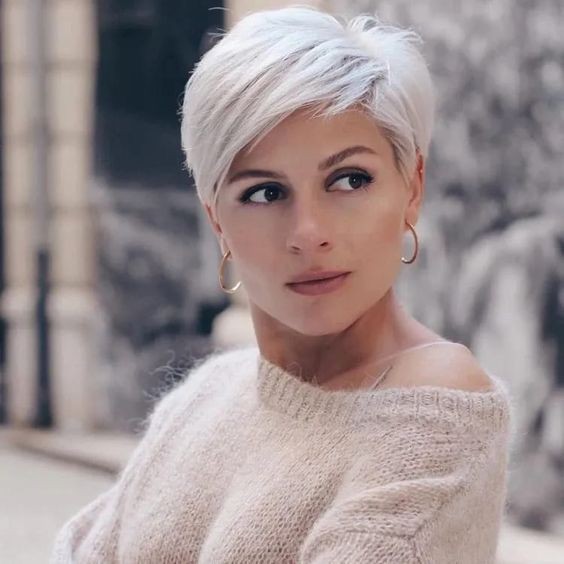 20 Coupes courtes pour femme de 50 ans aux cheveux fins 2 20 Coupes courtes pour femme de 50 ans aux cheveux fins 2