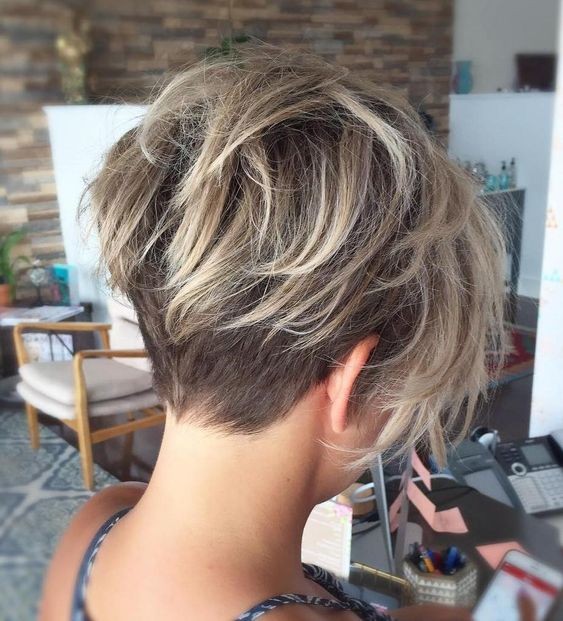 20 Coupes courtes pour femme de 50 ans aux cheveux fins 6 20 Coupes courtes pour femme de 50 ans aux cheveux fins 6