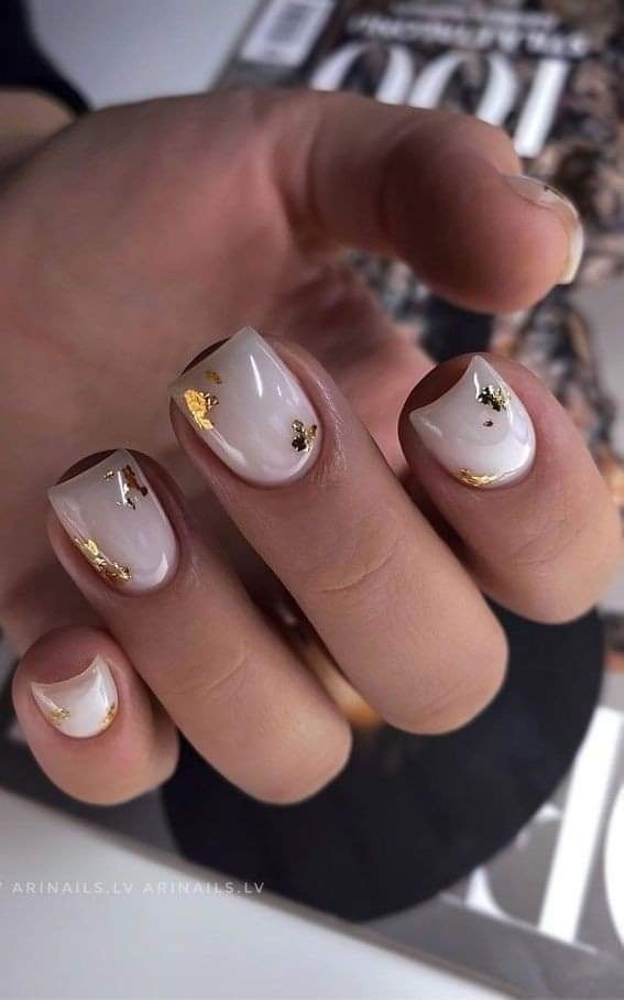 18 idées d'ongles courts dans les tons tendances 7