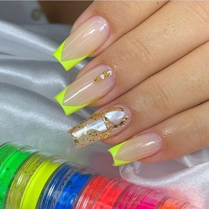 6 Idées de Nails Art pour des Ongles Jaunes 6