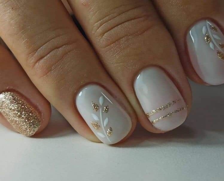 25 Magnifiques modèles sur de petits ongles 17