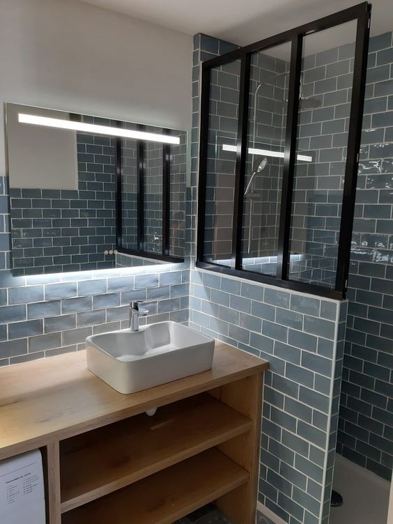 9 idées de petites salles de bains avec verrière 2