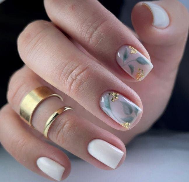 6 idées d'ongles avec des fleurs 2