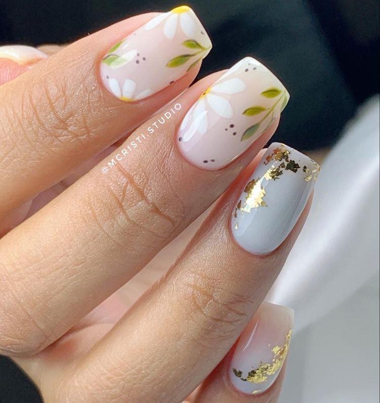 6 idées d'ongles avec des fleurs 5