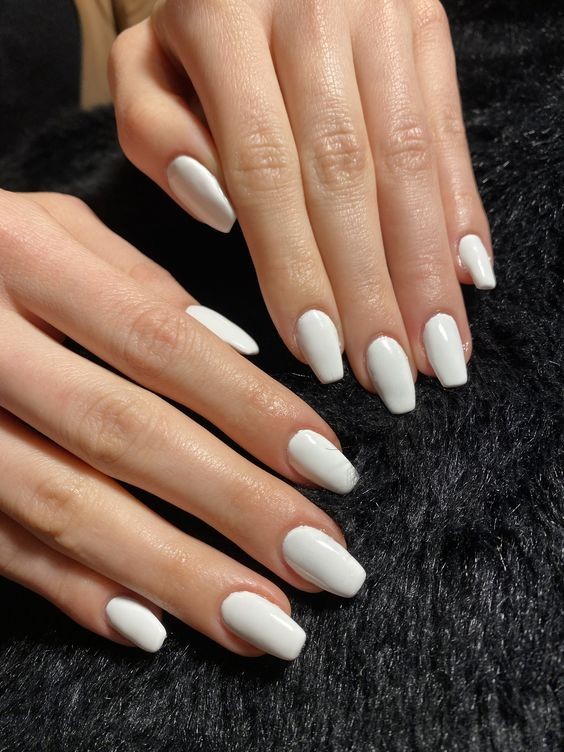 19 Top idées de vernis à ongles blancs style Milky Nails 3