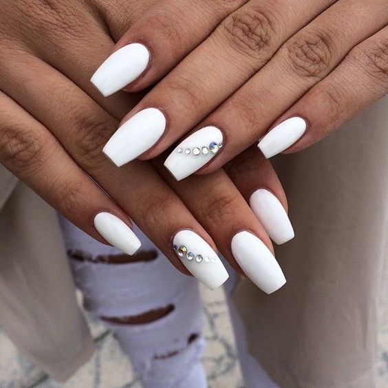 19 Top idées de vernis à ongles blancs style Milky Nails 5