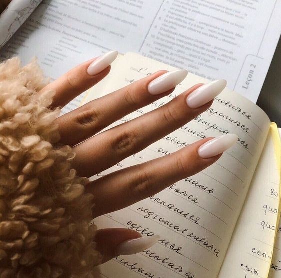 19 Top idées de vernis à ongles blancs style Milky Nails 6 19 Top idées de vernis à ongles blancs style Milky Nails 6