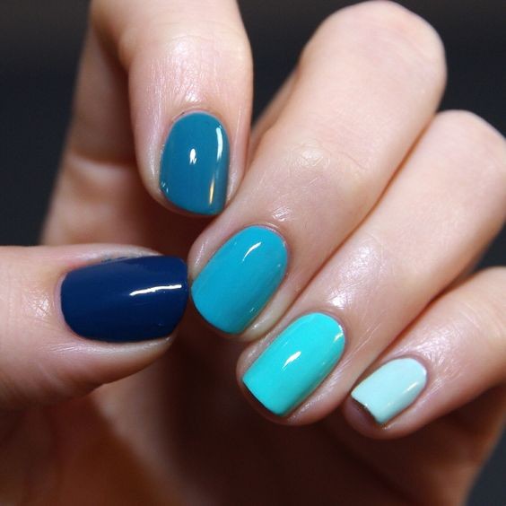 18 top idées de vernis à ongles bleu qui vont te faire craquer à coup sûr 6