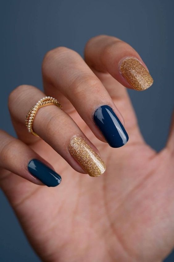 18 top idées de vernis à ongles bleu qui vont te faire craquer à coup sûr 8