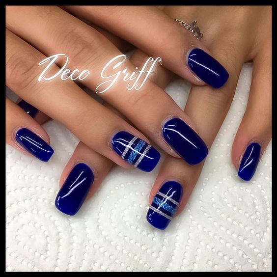 18 top idées de vernis à ongles bleu qui vont te faire craquer à coup sûr 9